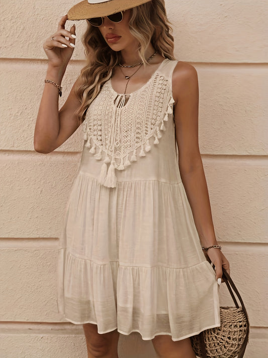 Léna – Robe Plissée à Col Noué avec Franges