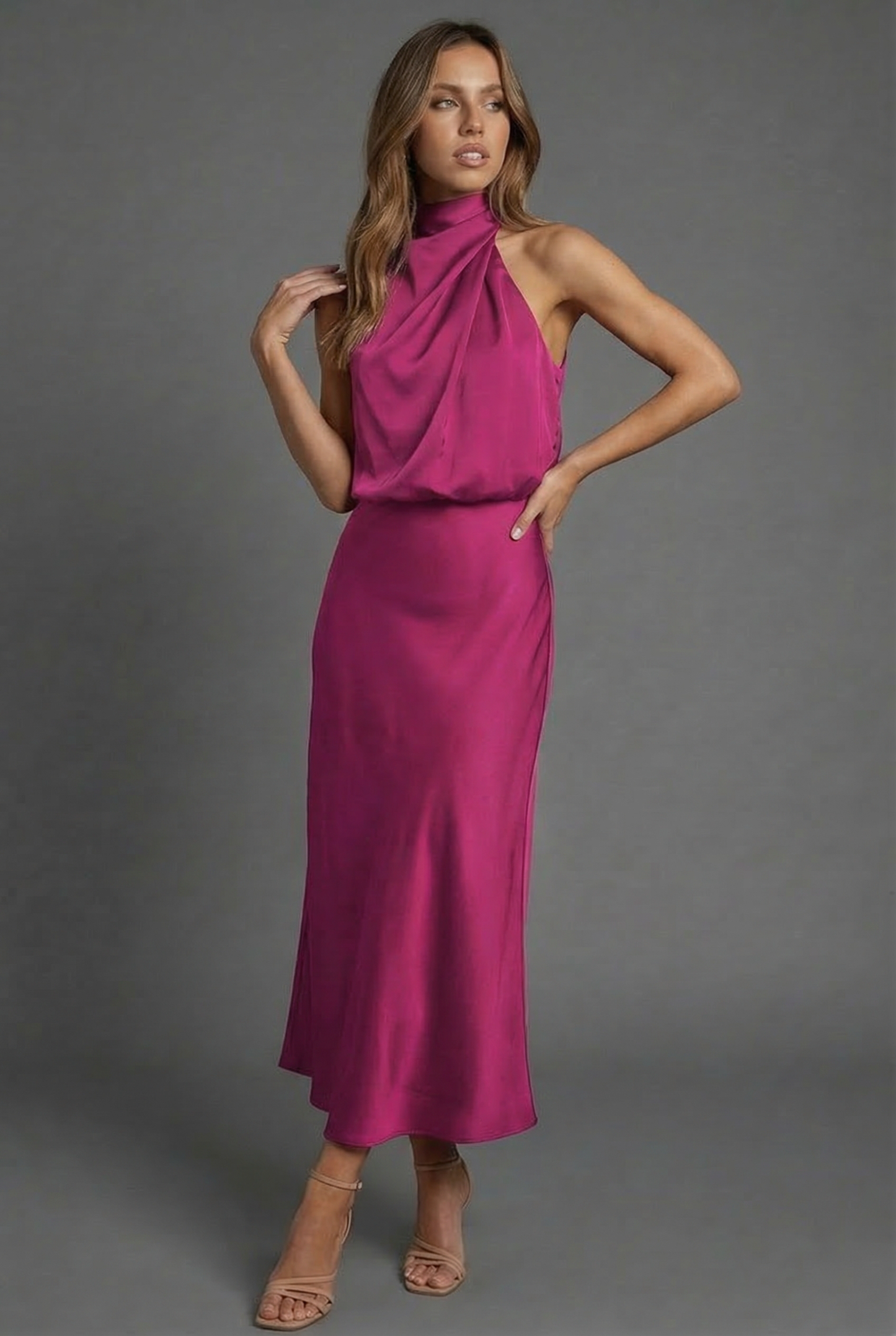 Élégance en satin à col licou pour toutes les occasions