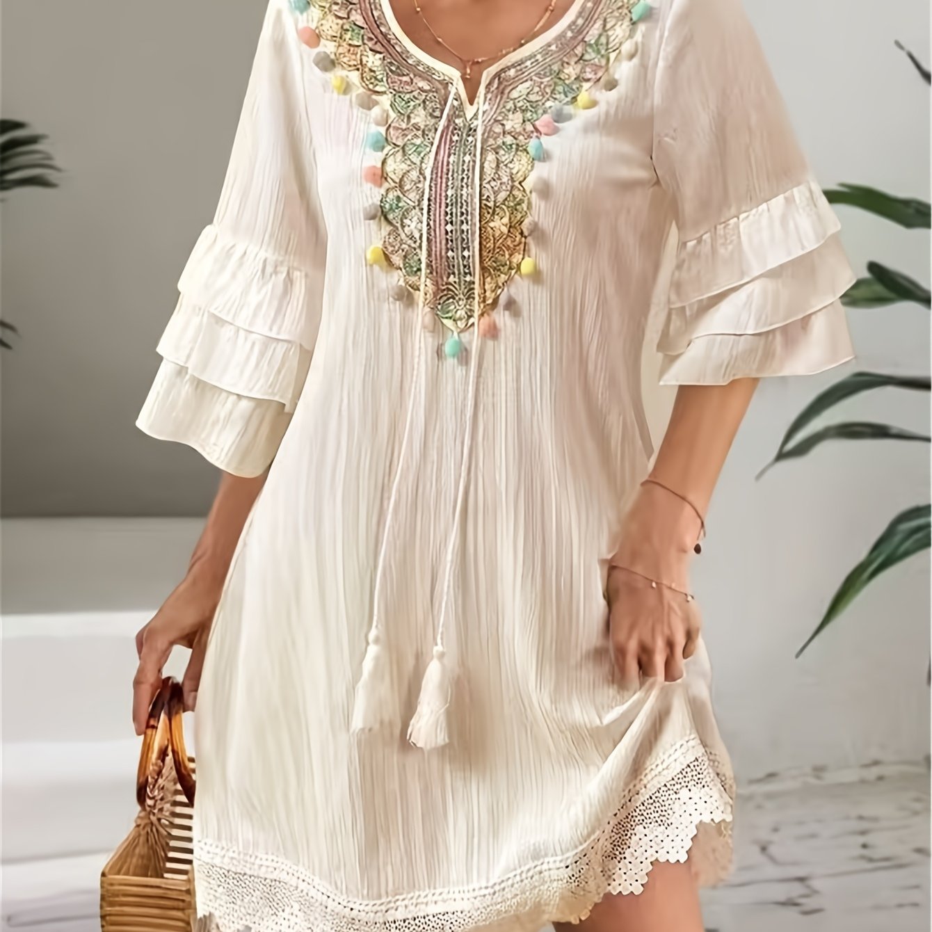 Robe Zarah à col en V avec franges – manches à volants et jupe évasée