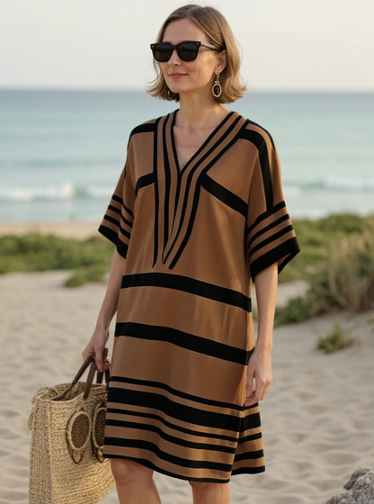 Chloé Robe d’Été Décontractée à Col V – Légère et Rayée