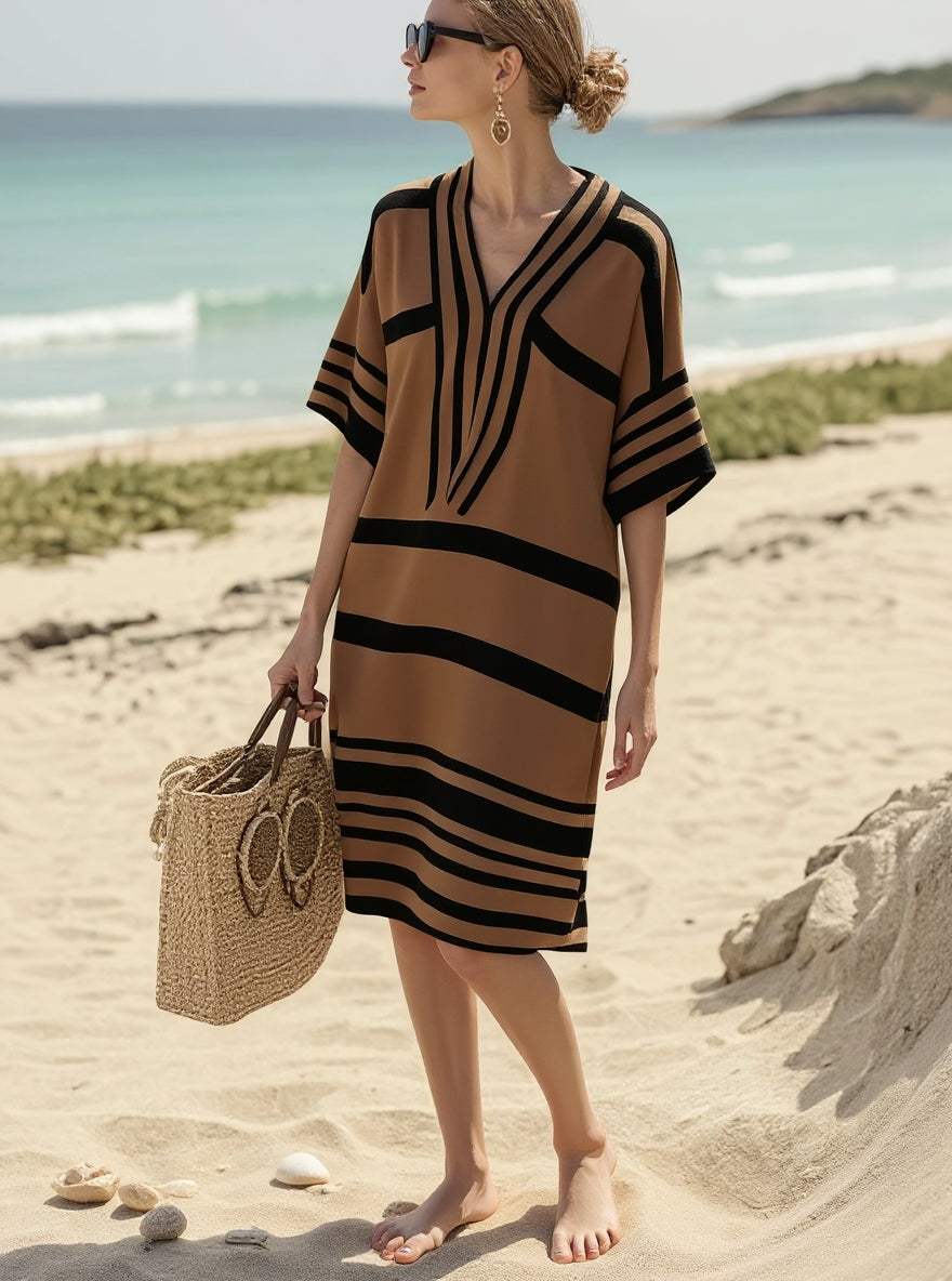 Chloé Robe d’Été Décontractée à Col V – Légère et Rayée