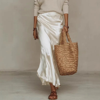 Ensemble robe longue en satin et pull – Chic à la française