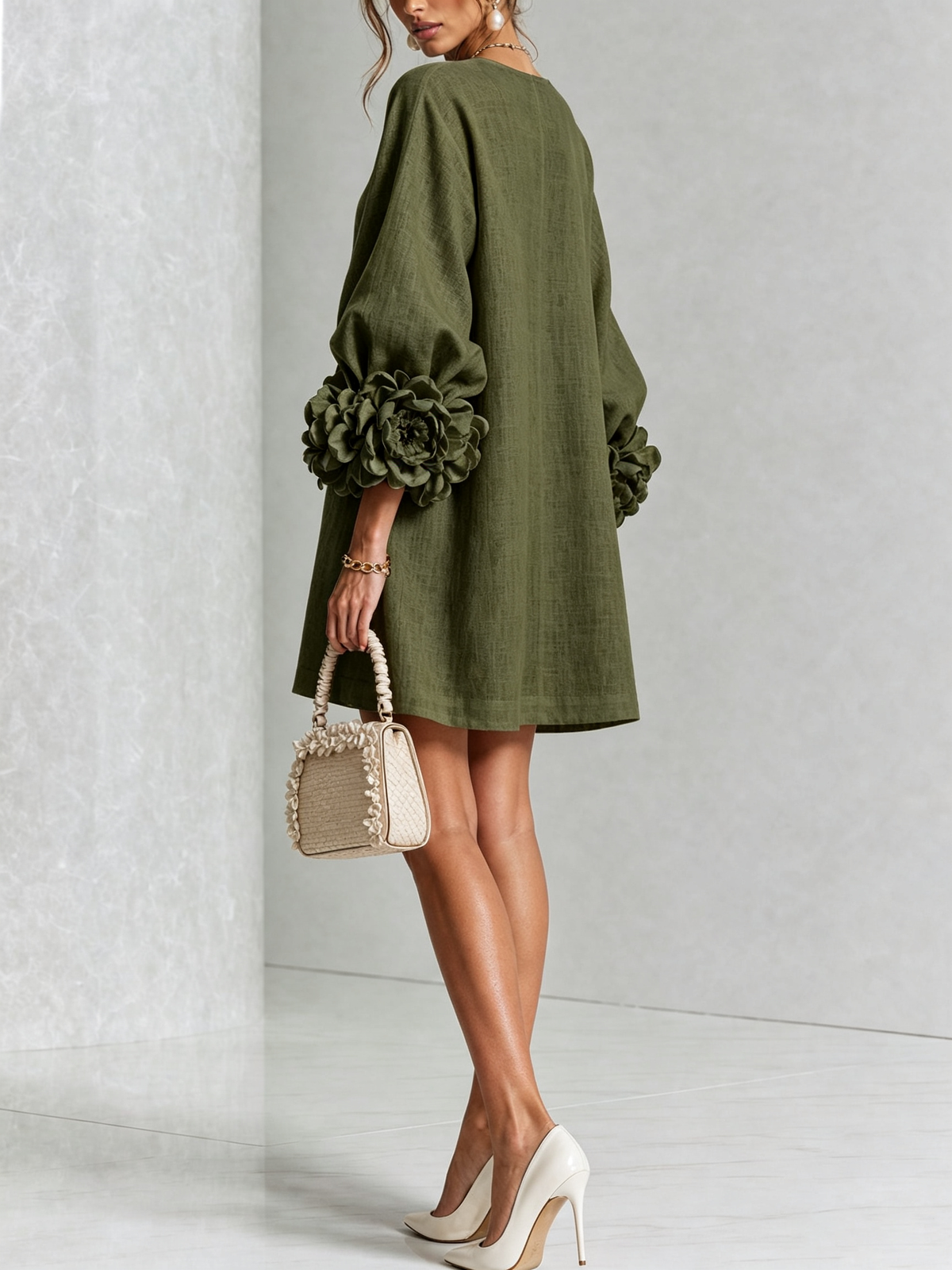 Robe courte Fleur de Minuit à poignets fleuris