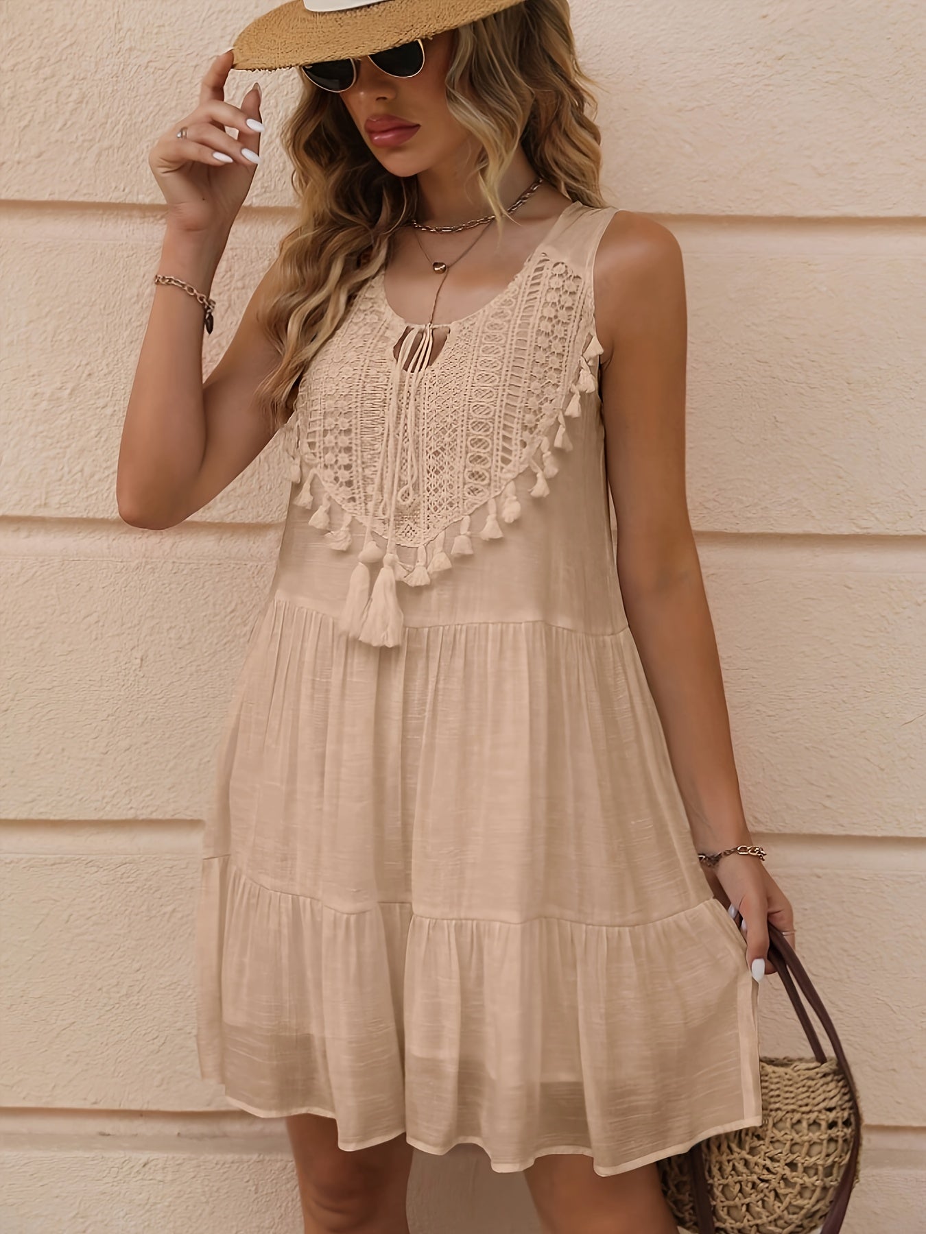 Léna – Robe Plissée à Col Noué avec Franges