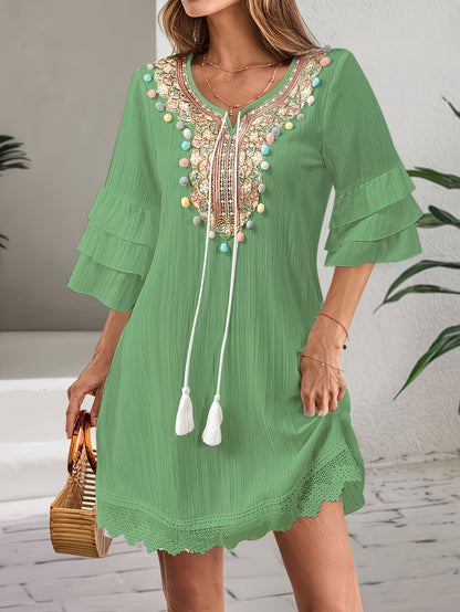 Robe Zarah à col en V avec franges – manches à volants et jupe évasée