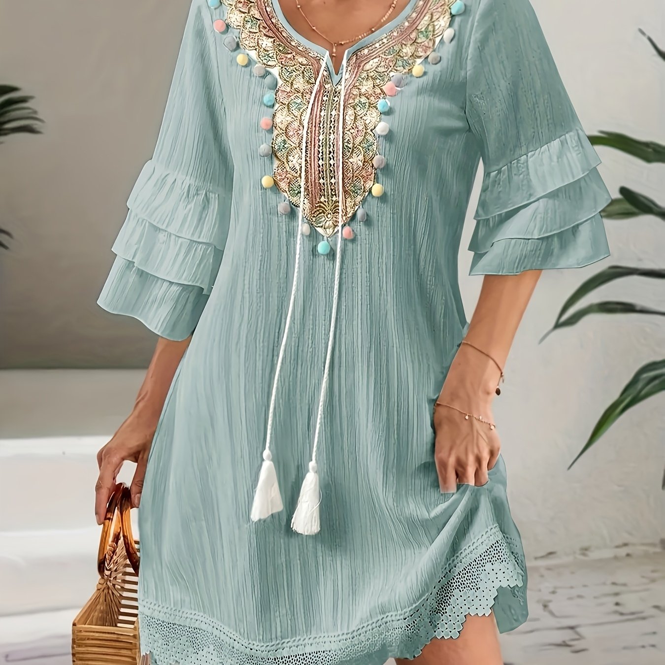 Robe Zarah à col en V avec franges – manches à volants et jupe évasée