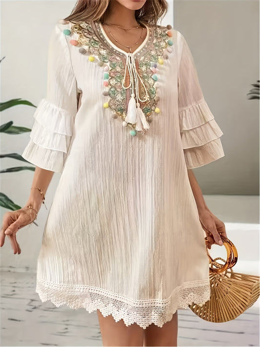 Robe Zarah à col en V avec franges – manches à volants et jupe évasée