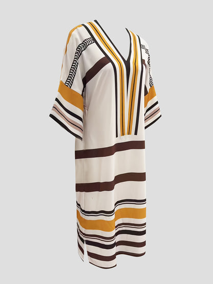 Chloé Robe d’Été Décontractée à Col V – Légère et Rayée