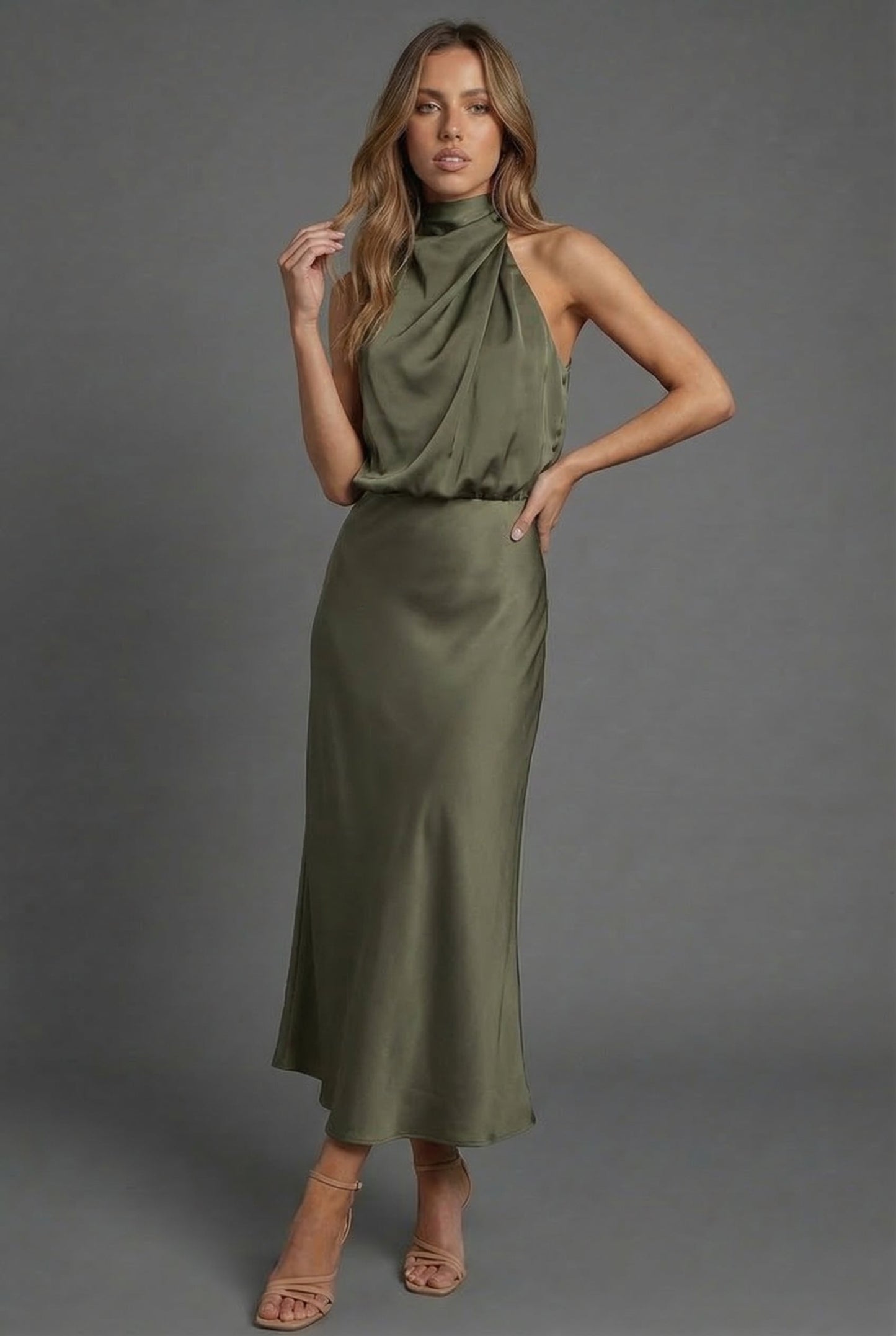 Élégance en satin à col licou pour toutes les occasions