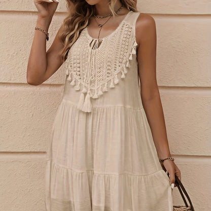 Léna – Robe Plissée à Col Noué avec Franges