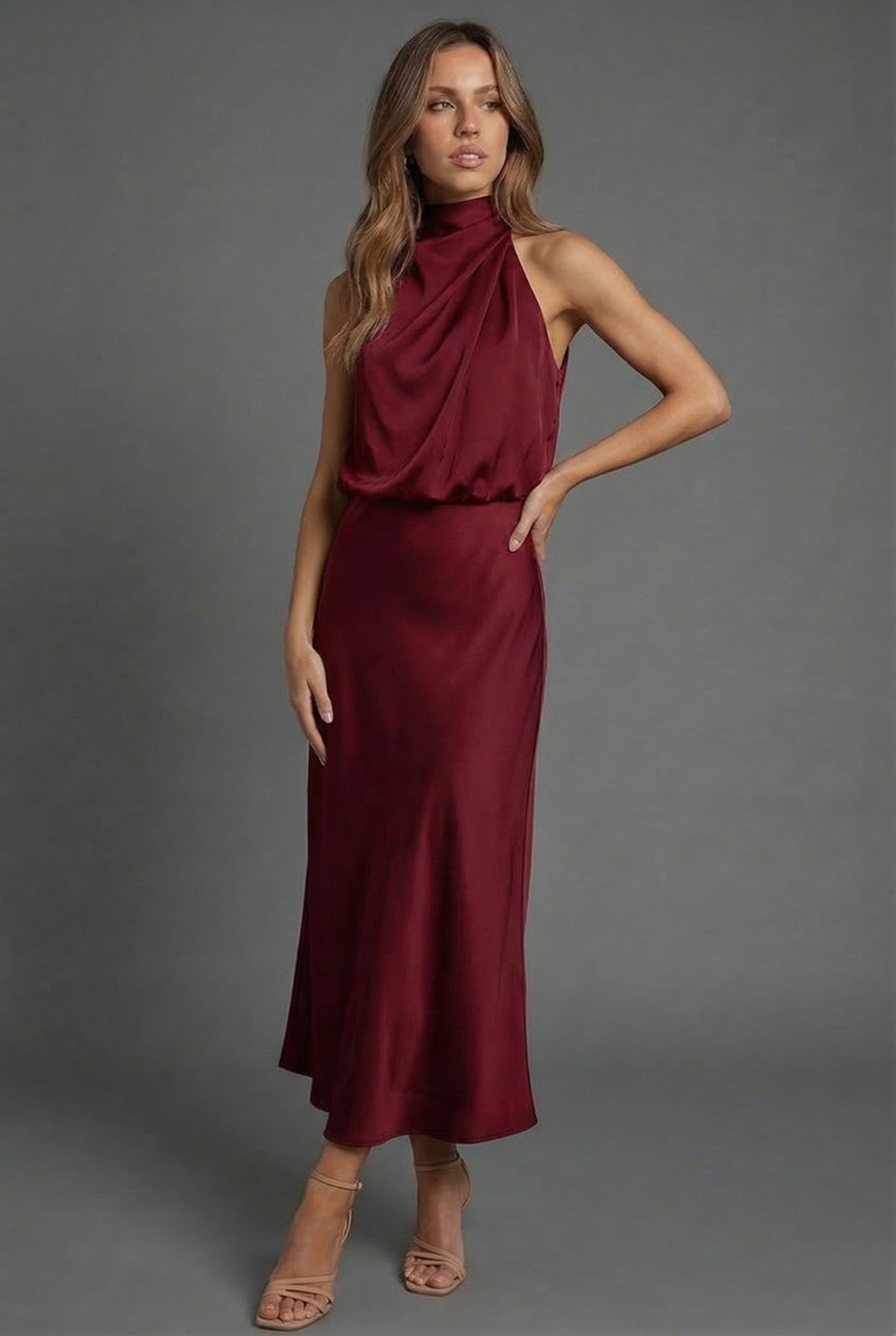 Élégance en satin à col licou pour toutes les occasions